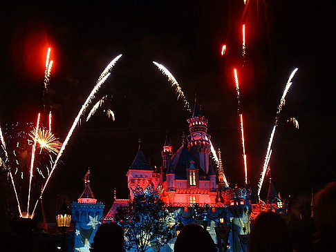 Disneyland Resort Anaheim Impressionen von Citysam  von Los Angeles Beeindruckendes Feuerwerk im Disneyland