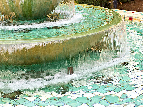  Impressionen Attraktion  Brunnen vor dem Bahnhofsgebäude